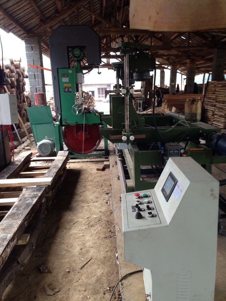 湖南桃江，數(shù)控跑車帶鋸機(jī)